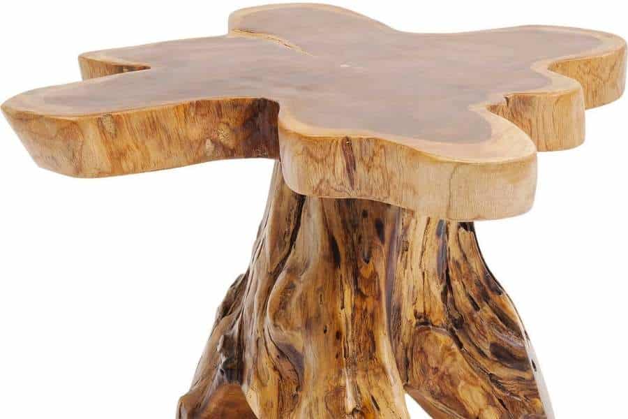 La table en souche d'arbre de forme organique