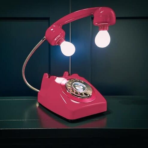 Un téléphone transformé en lampe de chevet